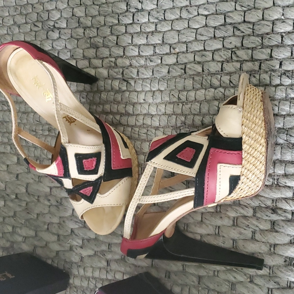 L.A.M.B. Sandals Size 7